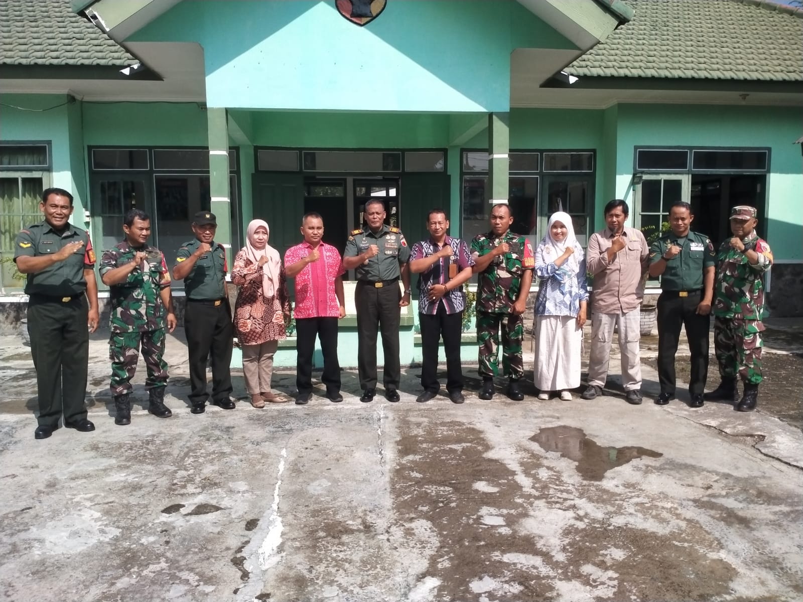pertemuan-koordinasi-bpp-ambulu-dalam-penyuluh-pertanian-dan-babinsa-di-makoramil-0824-23-wuluhan