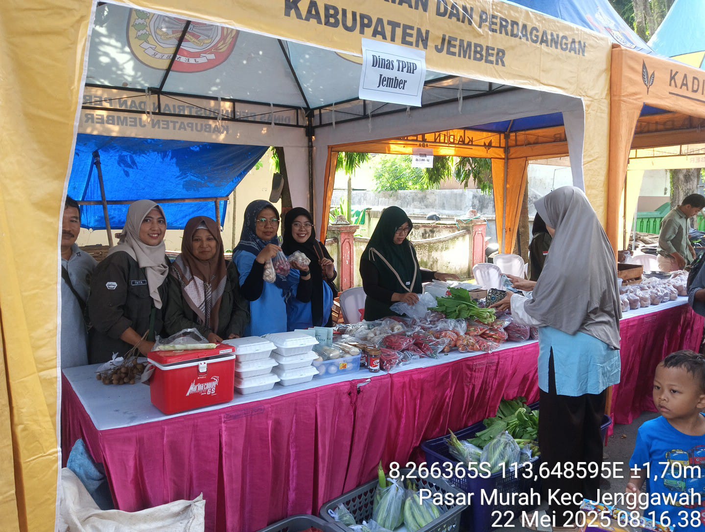 pasar-murah-penuh-cinta-hadir-di-jenggawah-warga-antusias-sambut-harga-terjangkau