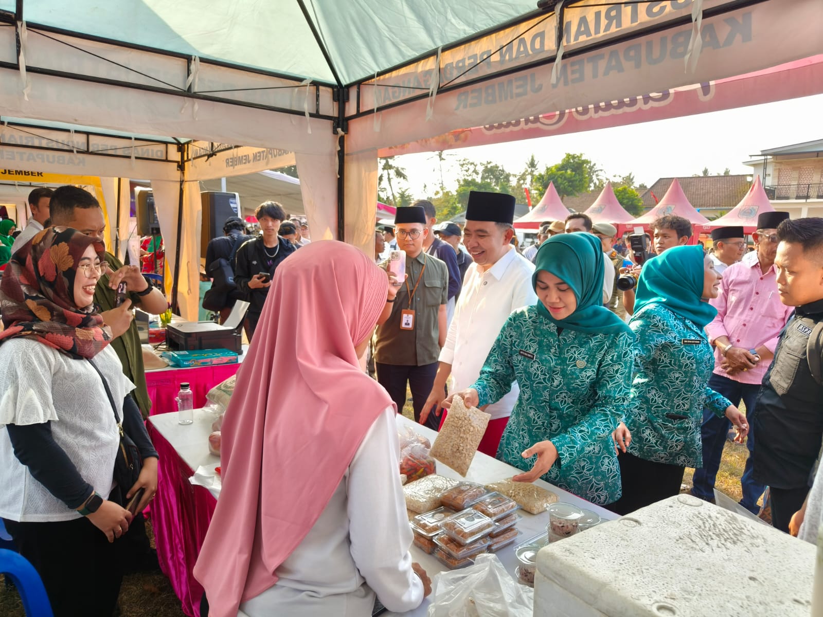 partisipasi-balai-penyuluhan-pertanian-wilayah-ambulu-di-pasar-murah